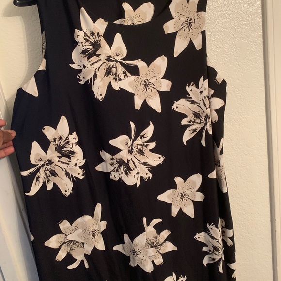 Dress - Picture 3 of 4